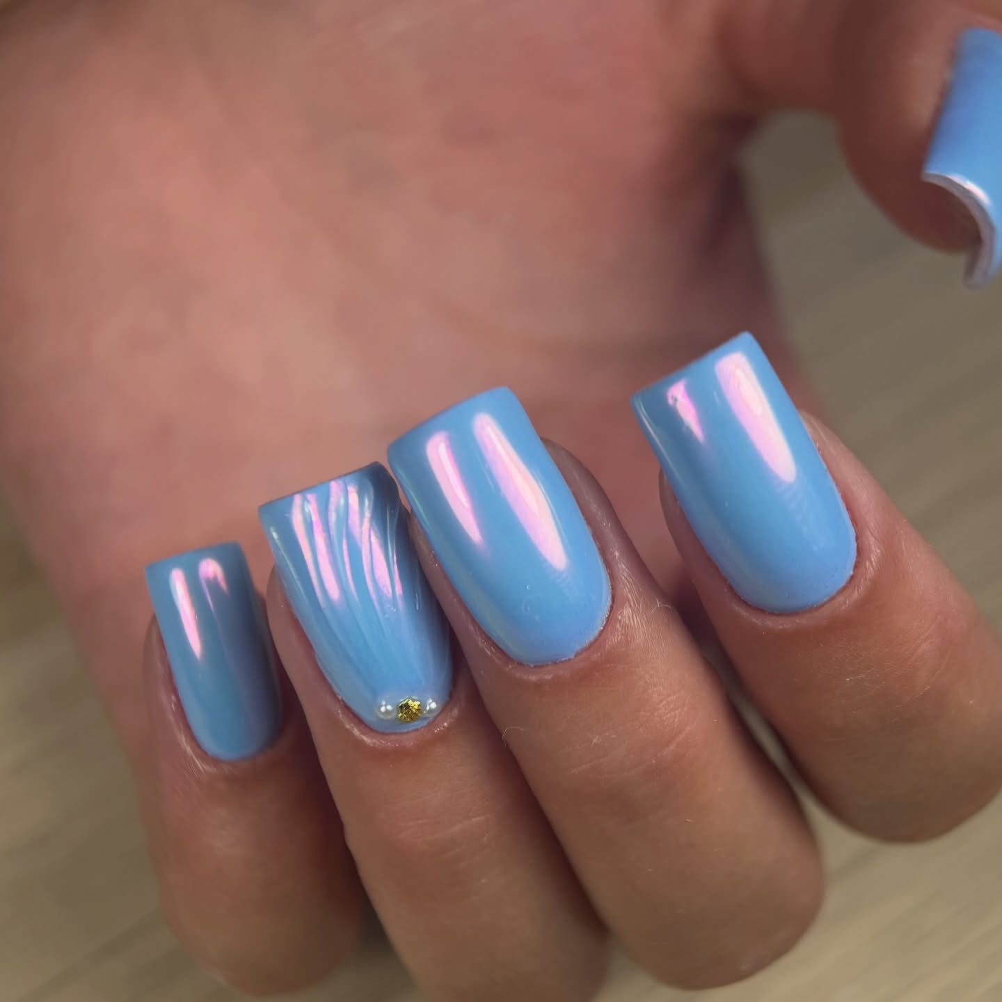Vierkante nagels in babyblauw met chrome